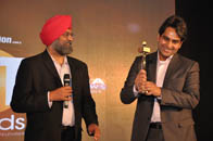   presenter   Bobby Bedi   winner   Set Design Hindi   Zee News.